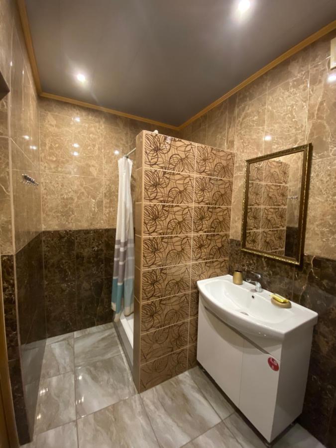 Вул Роксолани , 16 Центр 300 М До Бювету تريسكافيتس المظهر الخارجي الصورة